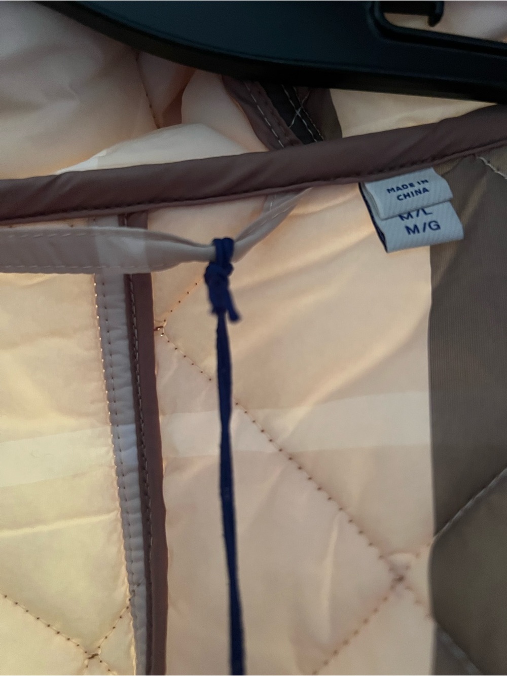 Burberry Quilted Cape in Beige and Black Check - Picture 4 of 8